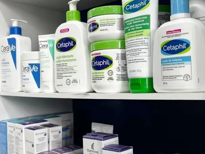Prateleira de dermocosméticos