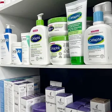 Prateleira de dermocosméticos